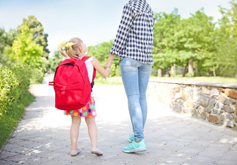Obraz premium Mother taking daughter to school