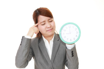 疲れた表情のビジネスウーマン