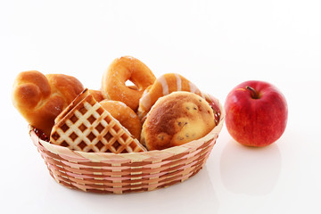 美味しそうなパンとリンゴ