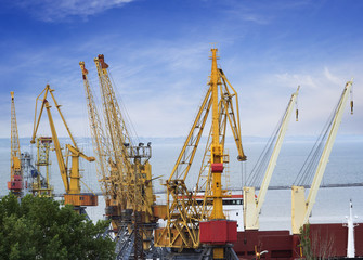 Fototapeta na wymiar Heavy cargo cranes