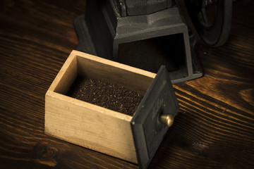 コーヒーミル　挽く　