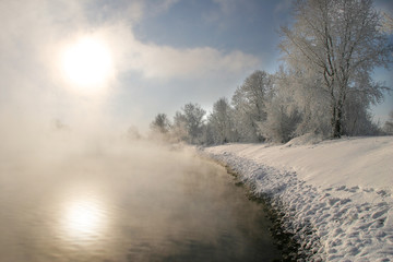 Obraz na płótnie Canvas winter morning on the river