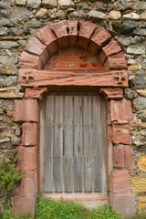 Fototapeta na wymiar puerta antigua de madera