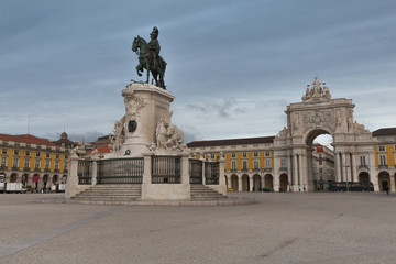 Fototapeta na wymiar Statue of King Jose I and Rue Augusta Arch on commerce square in