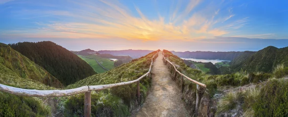 Foto auf Acrylglas Landschaft Berglandschaft mit Wanderweg und Blick auf schöne Seen, Ponta Delgada, Insel Sao Miguel, Azoren, Portugal