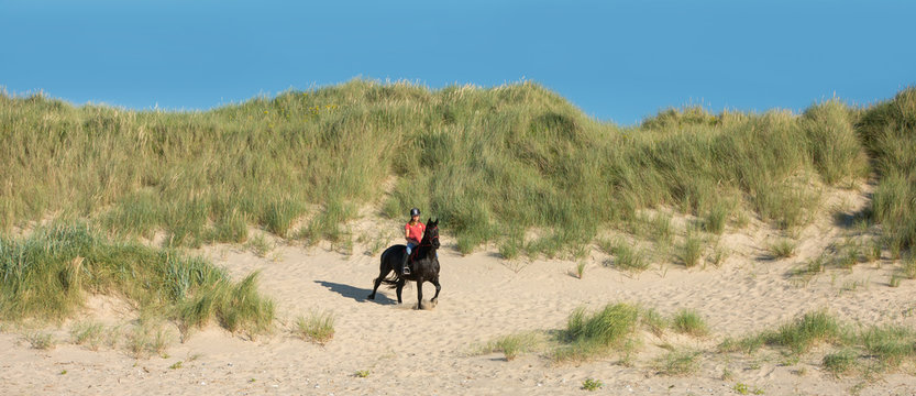 cavalière en bord de mer