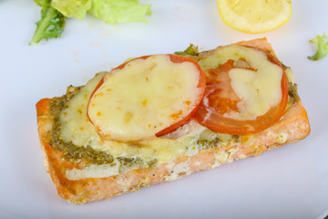 Baked salmon with pesto