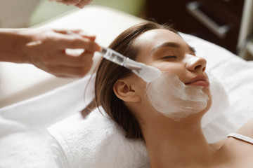 Obraz na płótnie Canvas Skin Care. Beautiful Woman Getting Cosmetic Mask At Spa Salon