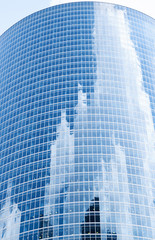 Fototapeta na wymiar Skyscraper with reflections