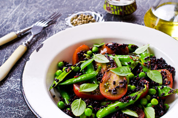 Salad with black rice