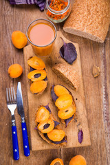 sandwich with apricot