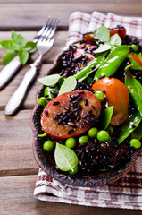Salad with black rice