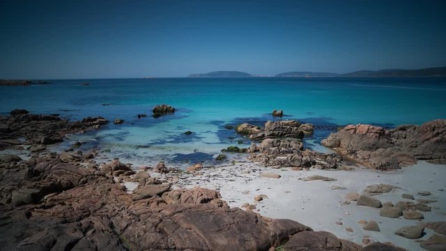 the sea and wild peeble beach