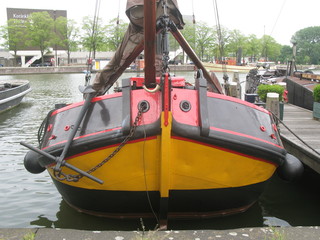 Fototapeta na wymiar Olanda, imbarcazione al molo