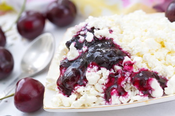 Cottage cheese with cherry jam