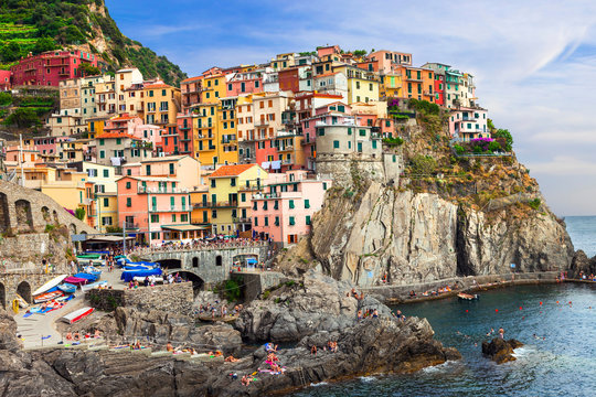 beautiful places of Italy - colorful Manarola village in Cinque terre