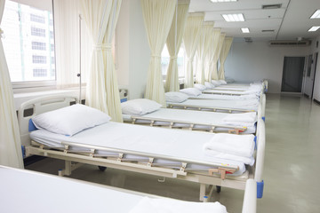 Hospital ward with beds and medical equipment - obrazy, fototapety, plakaty