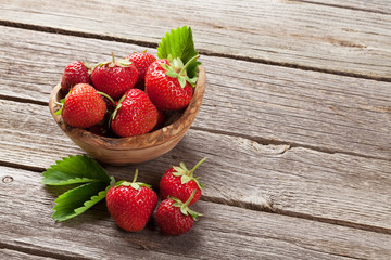 Fresh garden strawberry in bowl