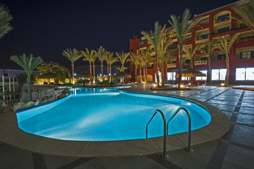 Fototapeta na wymiar Swimming pool in luxury tropical hotel resort at night