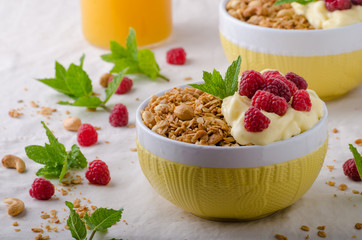 Baked granola with pudding