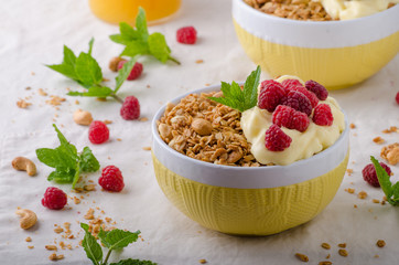 Baked granola with pudding