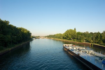 Schiff im Kanal