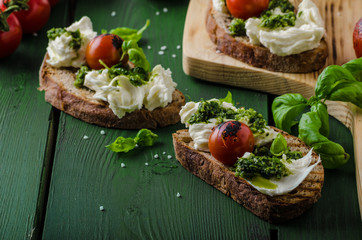 Grilled toasts with pesto