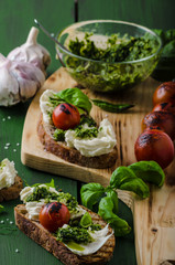 Grilled toasts with pesto