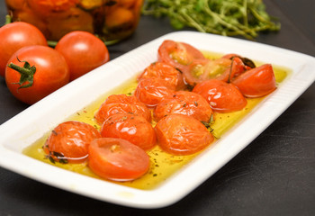 Tomaten in Öl