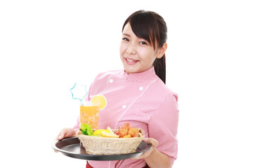 食事を運ぶウェイトレス