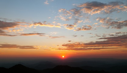 Obraz premium Evening sunset view of beautiful sky