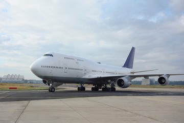 Fototapeta na wymiar Boeing 747 auf dem Rollfeld