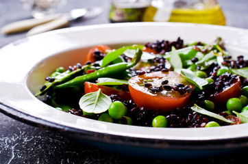 Salad with black rice