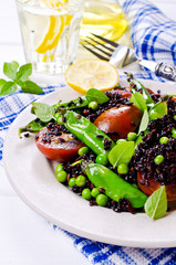 Salad with black rice