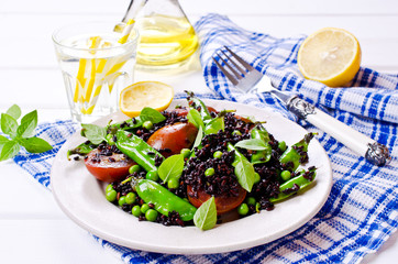 Salad with black rice
