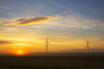 Obraz premium Windkraftanlage im Morgenlicht