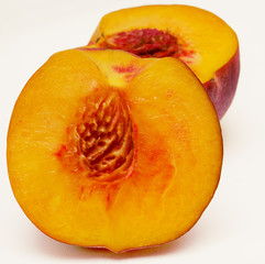 Персик без косточки