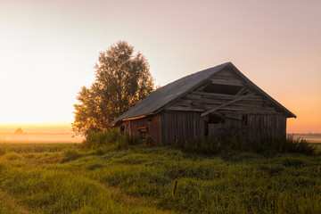Obraz premium Barn House On The Misty Fields
