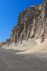 Fototapeta premium pareti a picco sulla spiaggia di Vlychada - Santorini