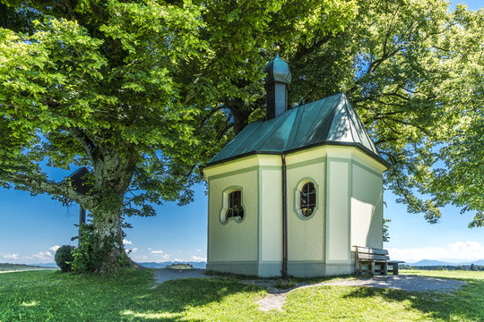 Maria-Dank-Kapelle in Degerndorf bei Wolfratshausen in Bayern