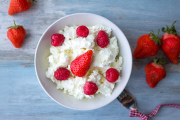 cottage cheese with strawberries and raspberries