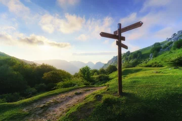 Schilderijen op glas signpost in the mountain © mimadeo