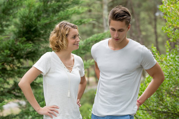 Obraz premium young happy couple walking in the park