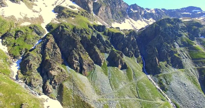 Aerial 4k - Valmalenco (IT) - Sorvolo dall'Alpe d' Entova verso lo Scerscen