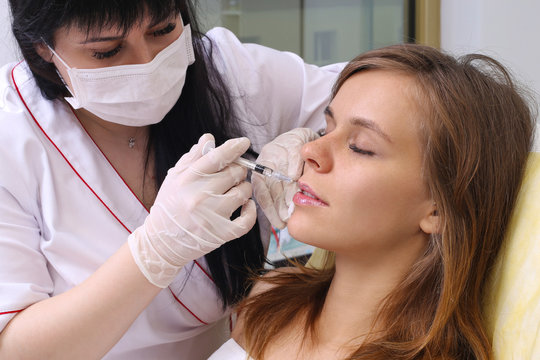 Procedure filler injection in beauty clinic.