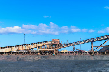 Loading iron ore conveyor machine in steel industry, UK