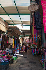 Nazaret, israele: i vicoli del mercato della città vecchia, l'antico suq che circonda la Moschea bianca, il 2 settembre 2015
