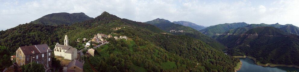 Fototapeta na wymiar village de Castagniccia en haute Corse