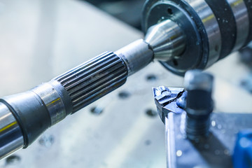 Cutter lathe during the processing of the metal shaft.