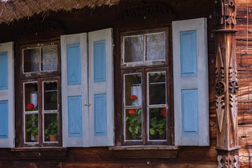 Fototapeta na wymiar Windows on old wooden house